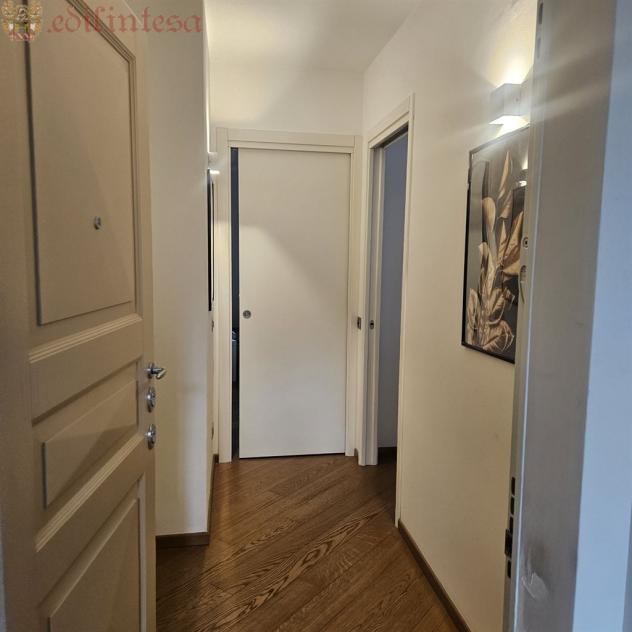 AFFITTO - TRILOCALE ELEGANTEMENTE ARREDATO IN CENTRO STORICO DI MONZA CON POSTO AUTO COPERTO - Foto 5