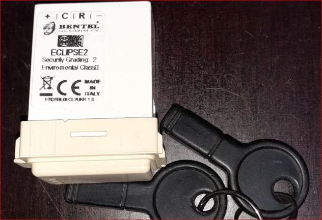 BENTEL ECLIPSE2 + 3 CHIAVI NERE CON FORO x PORTACHIAVI