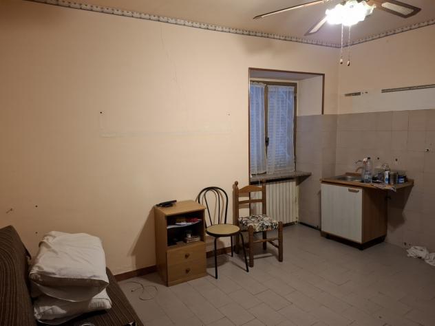 Casa abitabile o piccolo studio per per professionisti. L' immobile è in buono stato e subito abitabile composto al piano terra da un ingresso che fa - Foto 10