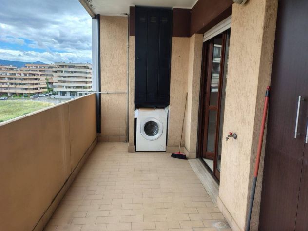 PONTE DI NONA BILOCALE ARREDATO CON TERRAZZO PRIVATO E POSTO AUTO SCOPERTO - Foto 2