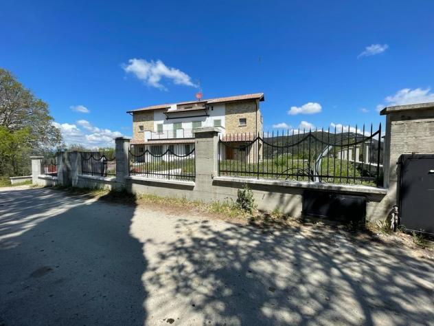 Affascinante Casale in Posizione Incantevole