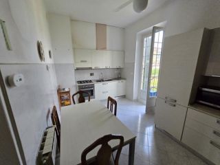Pentalocale in affitto a Carrara