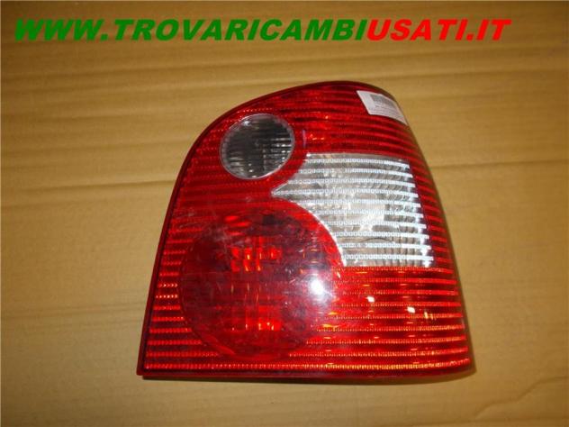 FANALE POST.D. ROSSO BIANCO VOLKSWAGEN POLO (9N)  Parti elettriche  Fanaleria  Fanali  Fanale post. sx. VOLKSWAGEN - POLO - 01-10-2001 - 01-04-2005