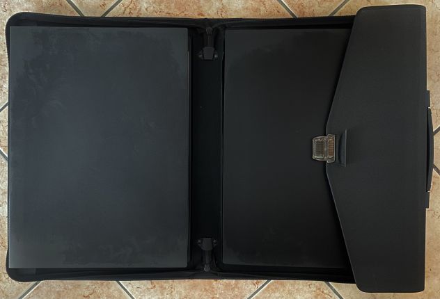 Valigetta portfolio rigida nera antigraffio - Foto 3