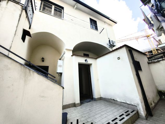 Intera Soluzione Bifamiliare Indipendente in Pieno Centro