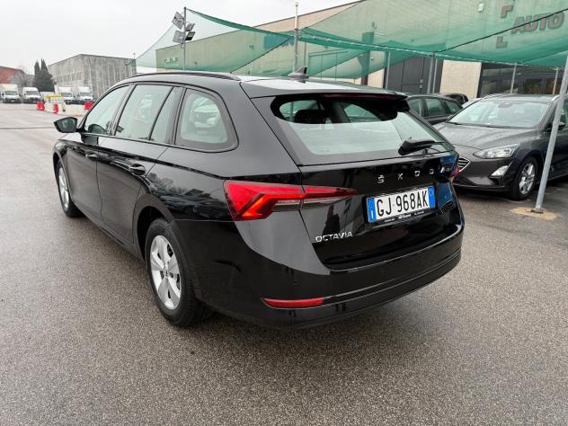 Skoda Octavia 2.0 TDI EVO SCR Wagon Executive - Foto 4