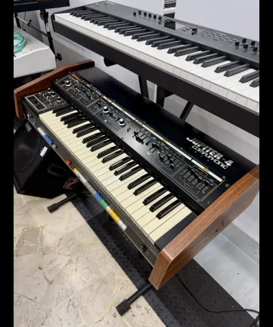 Roland Jupiter 4 - Eccezionale Proposta a Negozio di Strumenti Musicali..