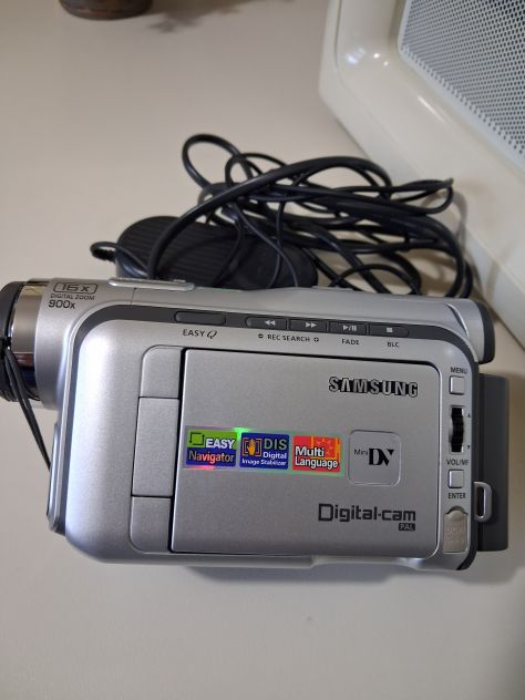 Vendo Videocamera Samsung digitale 16x 900x