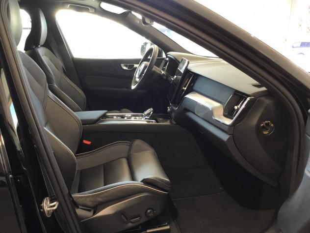 Volvo XC 60 T6 Plug-in hybrid AWD aut. Ultra Black Edition MY26 - Foto 4