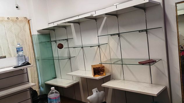 ARREDO BIANCO VENATO 3467 – Parete modulare usata per negozio - Foto 5