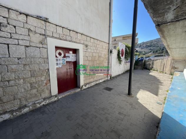 Vendesi Deposito/Magazzino in centro storico di Scicli - Foto 4