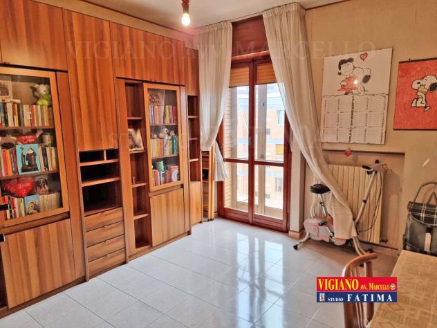 VENDESI - TRATTABILE -VIA IMPERIALE 22 - VANI 4/MQ.144 CAT - 2 BAGNI, POSTI AUTO - Foto 5