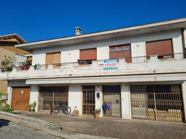 Pentalocale in vendita a Val Liona