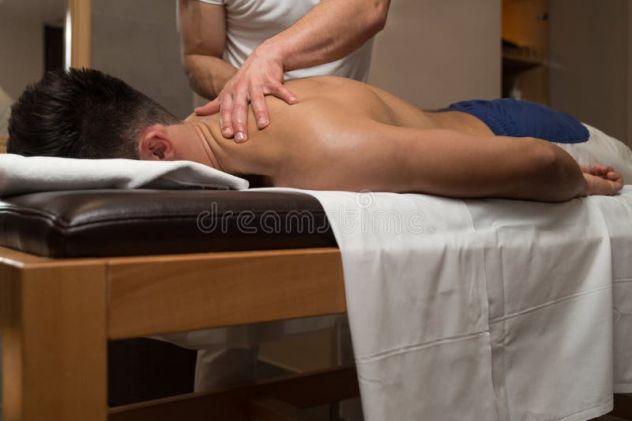 Offro massaggio gratis a ragazzi o uomini bel fisico Tel:3280895556