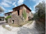 Rustico semi indipendente, con giardino . Da ristrutturare