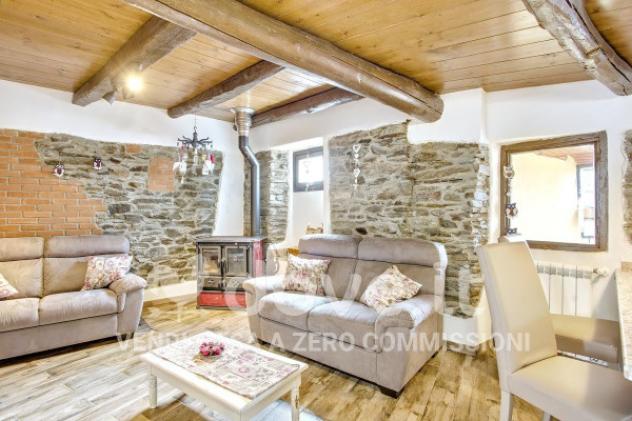 Casa indipendente di 218 m² con 5 locali in vendita a Maccagno con Pino e Veddasca