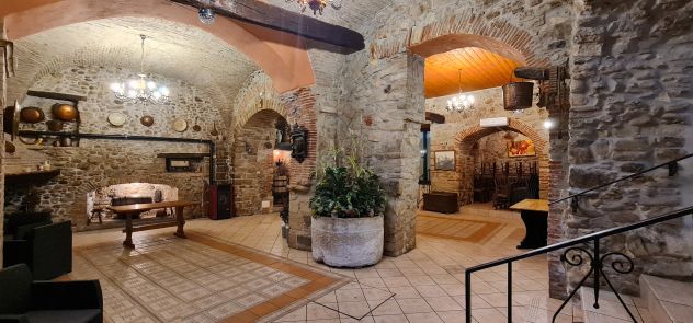 VENDESI LOCALE CURATO NEI MINIMI PARTICOLARI IN VICO DELLE PIGNE, 2 - VENOSA