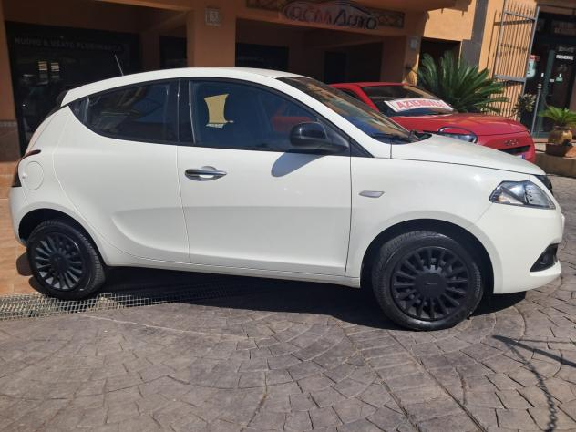 Lancia Ypsilon 1.0 FireFly 5 porte S&S Hybrid Silver - Foto 8