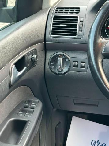 VOLKSWAGEN - Touran - 1.6 TDI DPF Comfort. BlueM. Tech. - Foto 10