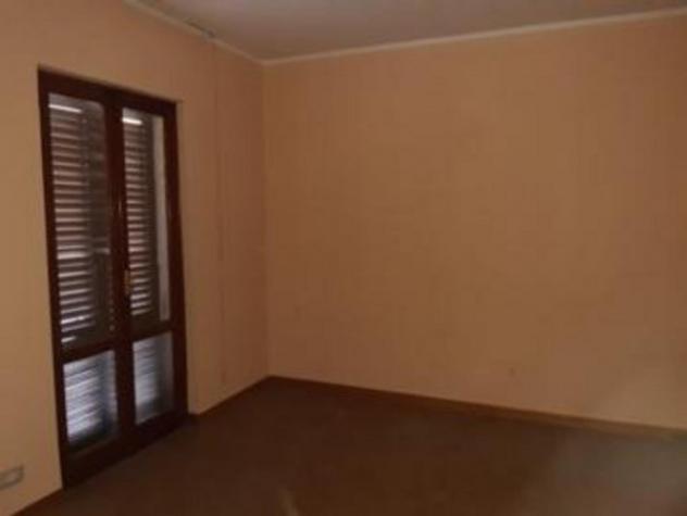 Immobile in asta di 270 m² con più di 5 locali e box auto in vendita a Terni - Foto 9