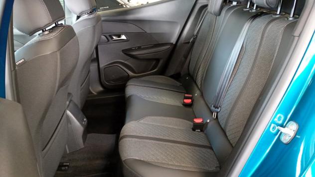 Peugeot 2008 Hybrid 145 e-DCS6 Allure - 2025 - AZIENDALE - Foto 9