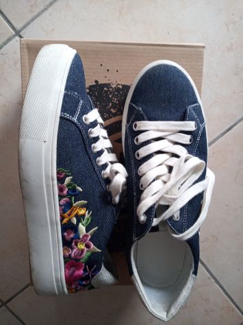 Scarpe sportive donna.