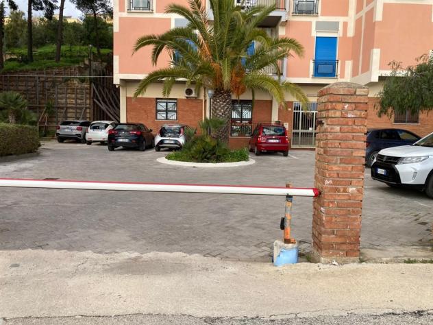 Appartamento di grande respiro,sei vani con vista mare e templi,gli altri vani molto luminosi e soleggiati. Tripla esposizione,posto auto,zona con fac - Foto 12