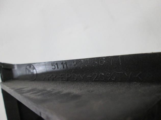 51118235671 GRIGLIA PARAURTI ANTERIORE CENTRALE BMW 530 D E39 RICAMBIO NUOVO - Foto 2