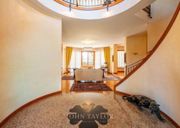 Villa di 840 m² con più di 5 locali e box auto doppio in vendita a Carimate - Foto 6