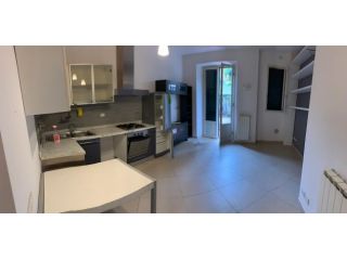 STANZA IN AFFITTO - ROOM TO LET