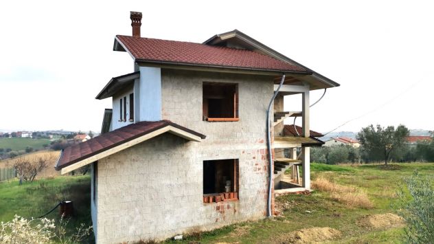 Controguerra casa in costruzione indipendente vista mare e monti