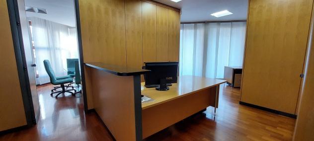 MONZA Centro - ufficio ristrutturato ed arredato in locazione - Foto 3