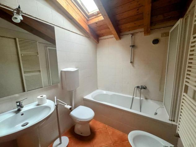 Appartamento di 82 m² con 3 locali in vendita a Lozza - Foto 11