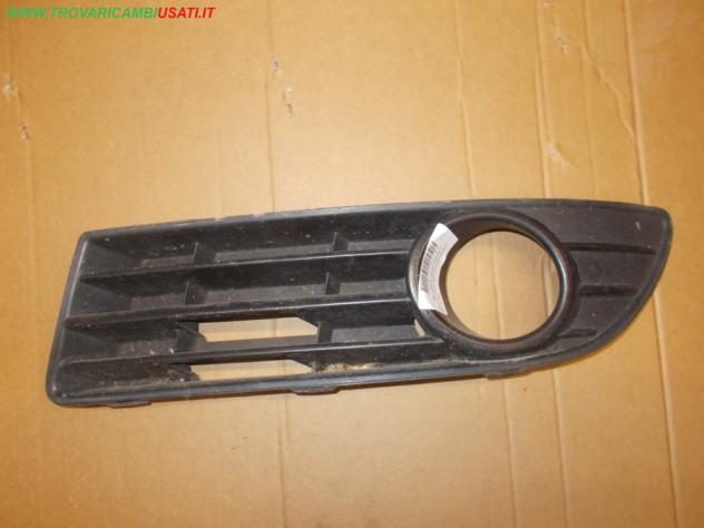 GRIGLIA LAT.S. C/F VOLKSWAGEN POLO (9N)  Carrozzeria  Lamierati esterni  Paraurti  Griglia di ven VOLKSWAGEN - POLO - 01-10-2001 - 01-04-2005