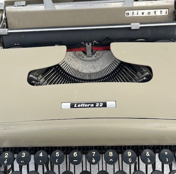 Macchina da Scrivere Olivetti Lettera 22 - Foto 2