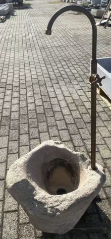 Fontana in granito ricavata da un antico mortaio - Foto 4
