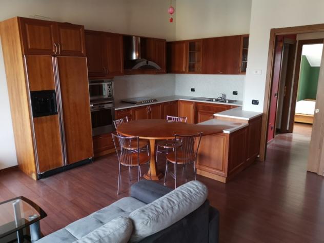 Trilocale lussuosamente arredato con terrazzo