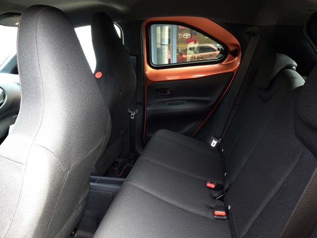 Toyota Aygo X 1.5 HYBRID 115 Icon CVT - Foto 8