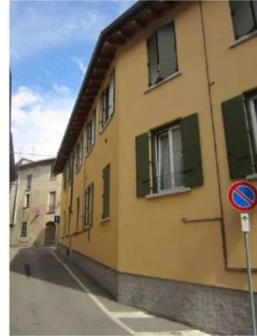 Immobile in asta di 114 m² con più di 5 locali e box auto in vendita a Erba - Foto 2