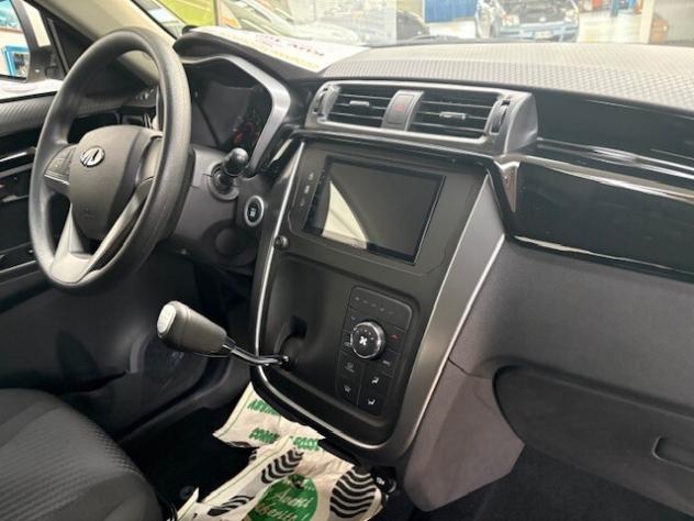 Mahindra KUV100 K8 - Foto 5