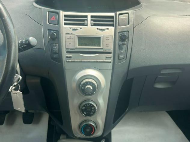 TOYOTA Yaris 1.0 3 porte Sol rif. 23940654 - Foto 9