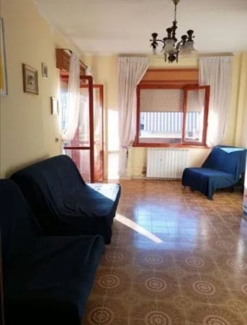 POMEZIA TRILOCALE ARREDATO CON BALCONE E POSTO AUTO - Foto 6