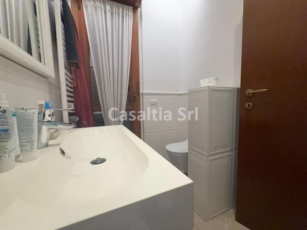 Ampio trilocale con balcone, box e doppi servizi - Foto 14