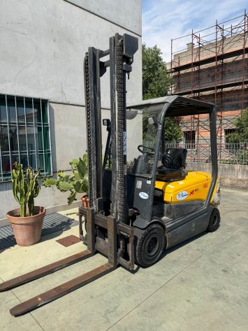 Carrello elevatore usato OM XE30 ac elettronico