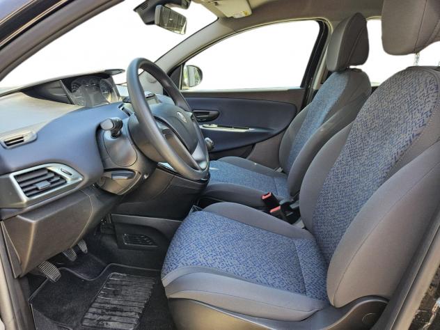 Lancia Ypsilon 1.0 FireFly 70cv Hybrid - Foto 8