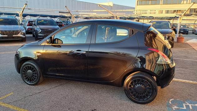 Lancia Ypsilon 1.0 FireFly 5 porte S&S Hybrid Silver - Foto 3