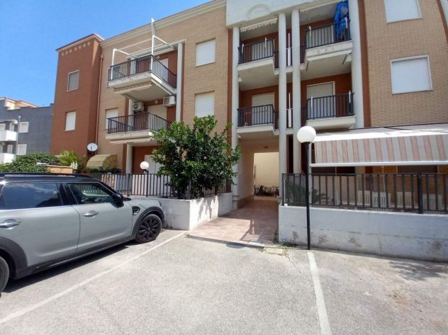 APPARTAMENTO RISTRUTTURATO AL PRIMO PIANO CON POSTO AUTO