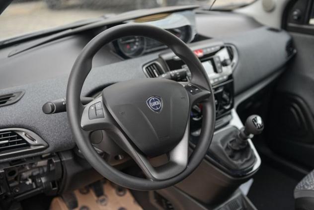 Lancia Ypsilon 1.0 FireFly 5 porte S&S Hybrid Silver - Foto 9