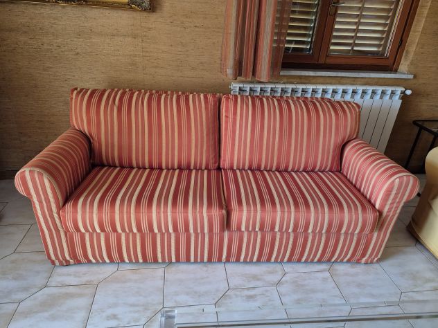 Vendo divano nuovo