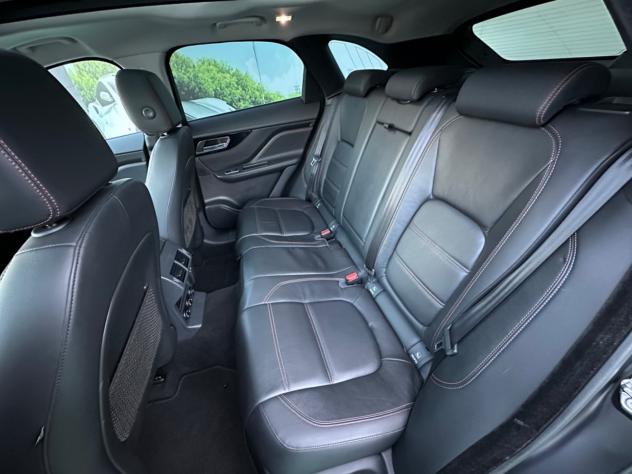 Jaguar F-Pace 2.0d 180cv awd Auto Prestige 2017 - Foto 8